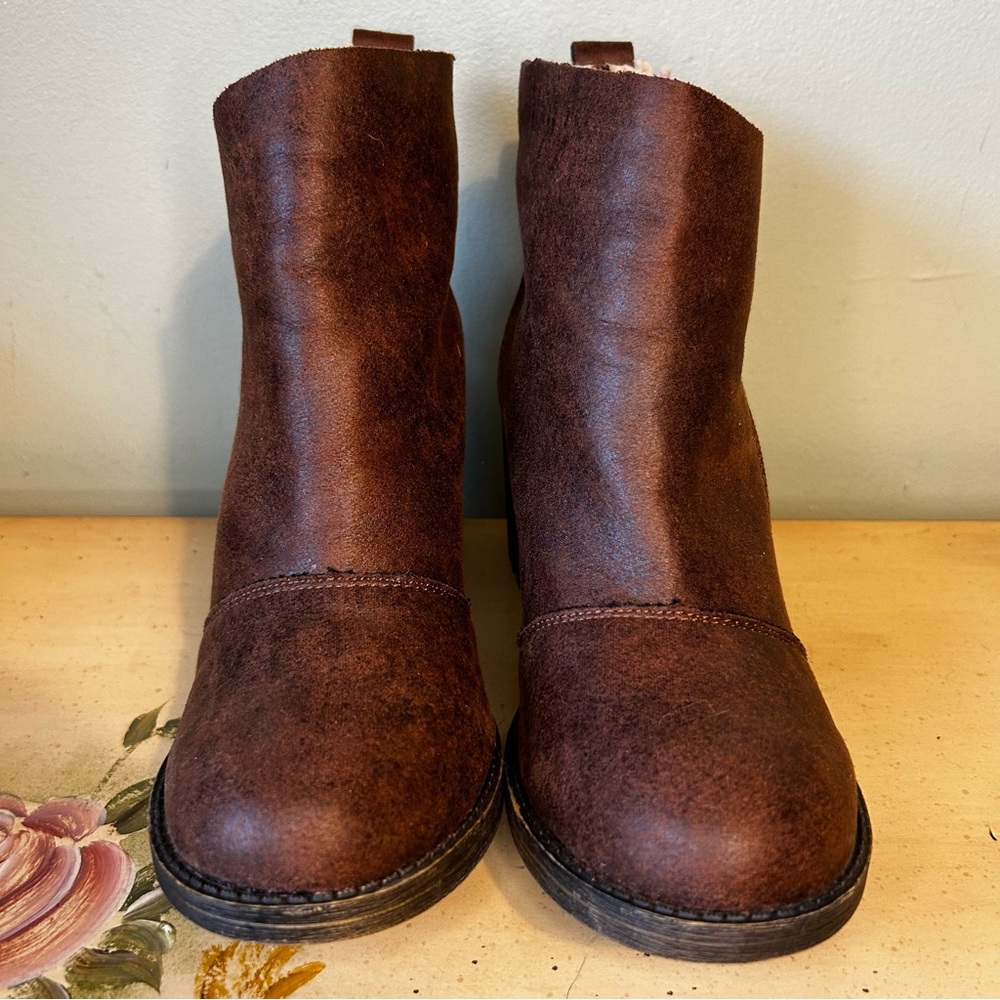 Blowfish Brown Ankle Boots with Faux Fur Lining - Picture 3 of 13